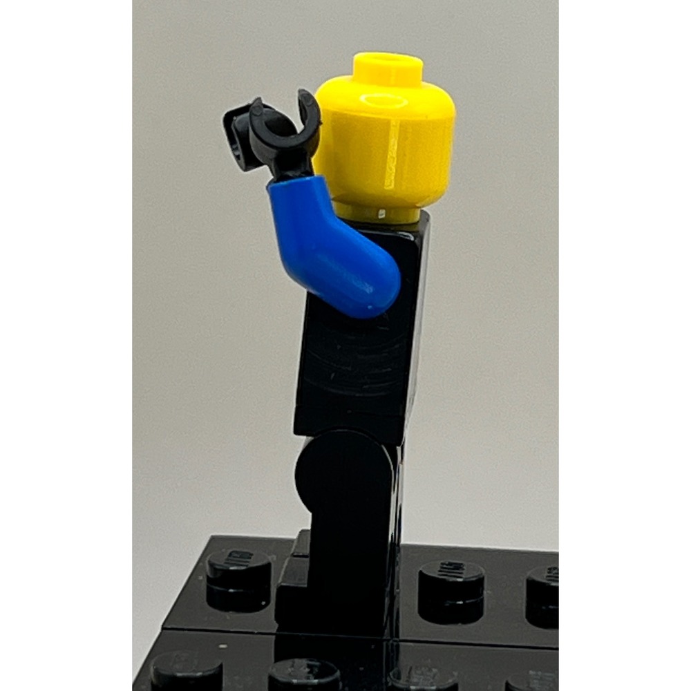 LEGO Ninjago Jay Minifigure Blue Ninja with Gold Katanas and Accessories - Picture 4 of 7